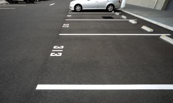 Stationnement abusif sur place de parking