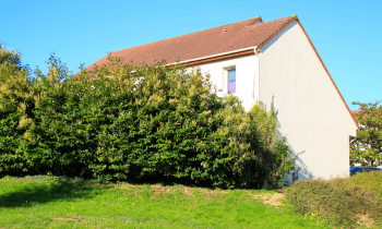 Entretien ou réparation du jardin et de la façade : qui paye quoi lors d'un contrat de location ? © Bruno Giuliani - Getty images