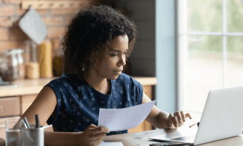 Que dit vraiment la loi sur la délivrance de la quittance de loyer ? © fizkes - Getty images