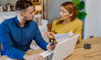 Les choses à savoir avant d’augmenter vos mensualités de prêt. © milan2099 - Getty Images