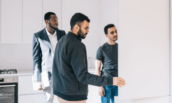 Le dépôt de garantie ne peut pas être supérieur à un mois de loyer pour une location vide, et deux mois pour une location meublée. © visualspace - Getty images