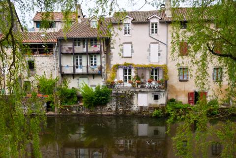 Arpajon-sur-Cère, une commune résidentielle en plein Cantal