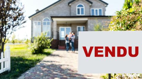 Pour vendre son logement vite et bien, pensez au home staging ou encore à la vente à un promoteur. © LIGHTFIELD STUDIOS Comment bien réussir la vente de son logement ?
