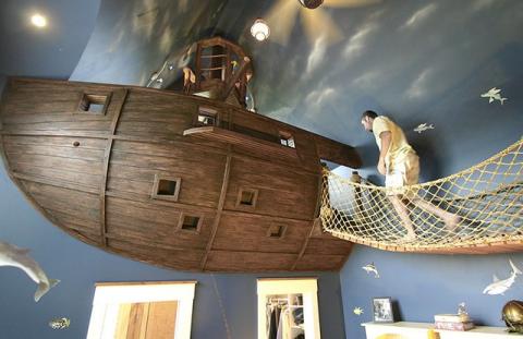 Pour surfer sur la vague des pirates, installez un bateau dans la chambre de votre enfant. ©twincitiesremodeler.com Ces chambres pour enfants vont vous étonner
