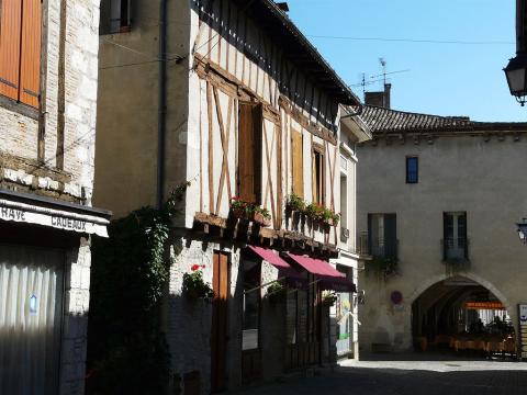 La maison voisine tombe en ruine, la mairie décide de les reloger