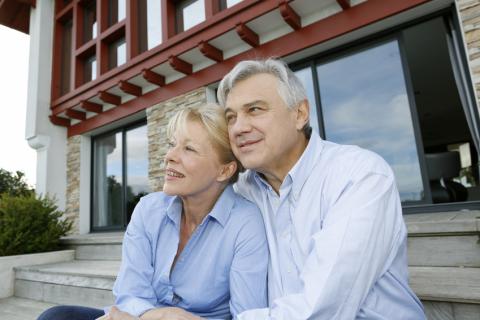 Une bonne épargne retraite doit comporter sa part d'immobilier. © goodluz Immobilier : un placement sûr pour votre retraite