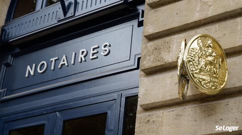 Les frais de notaires représentent en moyenne 7 à 8 % du prix du bien dans l’ancien et correspondent plutôt à 2 à 3 % dans le neuf. © OceanProd Les frais de notaire : combien vont-ils vous coûter ?