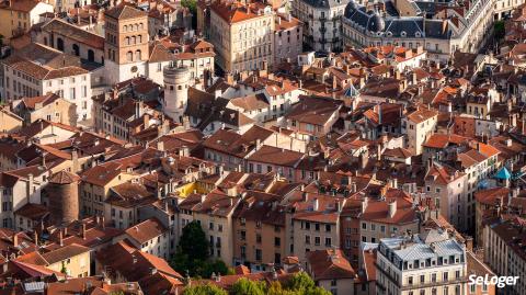 Grenoble et sa périphérie séduisent de plus en plus d’acheteurs en provenance de Lyon. © Adri1 – Shutterstock « À Grenoble, la hausse des prix immobiliers est très contenue »