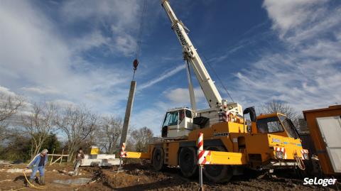 Quelles autorisations sont nécessaires pour installer une grue dans votre jardin ? 