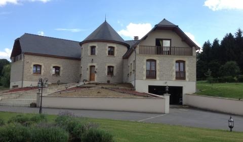 10 euros une maison avec dépendance et piscine dans les Ardennes