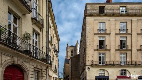 Les banques maintiennent des conditions d’emprunt attractives pour soutenir la demande. © Guy Banville Crédit immobilier : les taux baissent pour le 5e mois consécutif !
