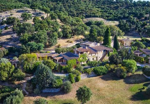 Johnny Depp se sépare de son hameau du sud de la France pour 23 M€
