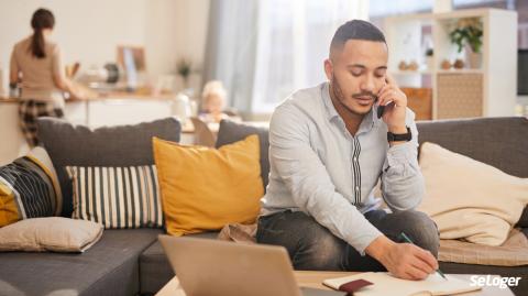 Le propriétaire ne peut vous contraindre à partir du logement pendant toute la durée du confinement. © Seventyfour Mon propriétaire m’oblige à quitter le logement, en a-t-il le droit ?