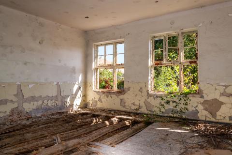 Une propriété voisine semble abandonnée ? La commune peut-elle l’acquérir ?