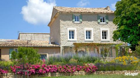 La maison avec jardin est le bien le plus recherché dans la Provence Verte. © Ralf Gosch – Shutterstock « Tous les secteurs de la Provence Verte sont aujourd’hui attractifs »