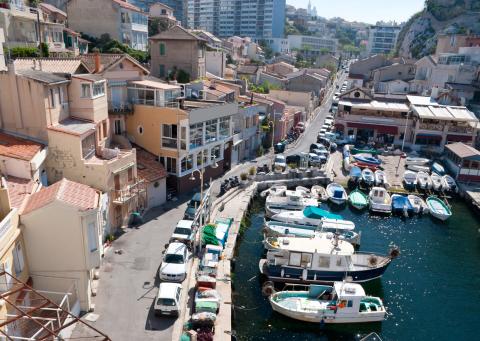 À Marseille, il vous faudra débourser, en moyenne, 2 802 € au m² pour vous offrir un appartement dans de l’ancien. © efesenko L’immobilier ancien rechute à Marseille