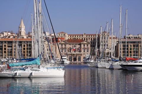 À Marseille, (ici le quartier du Vieux-Port) les prix des appartements anciens affichent une progression annuelle de 2,8 % et de 16,6 % dans le IIe arrondissement. © kristina rütten Marseille en finit avec la baisse des prix de l'immobilier !