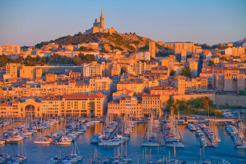 À Marseille, le prix immobilier d’un logement ancien est, en moyenne, de 2 744 € du m². © aterrom Les prix immobiliers chutent à Marseille !