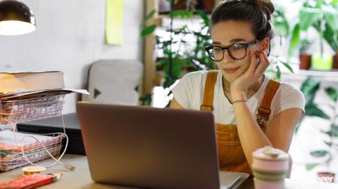 Pour estimer le montant que vous pourrez emprunter pour votre achat immobilier, passez d'abord par un simulateur en ligne. © DimaBerlin Simulez votre capacité d’emprunt facilement en ligne