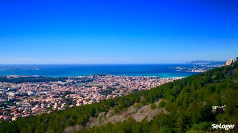 Au cœur du Var, Six-Fours-les-Plages bénéficie d’une forte attractivité immobilière. © AuxaneJ – Shuttersttock « À Six-Fours-les-Plages, les biens avec une vue mer se vendent en quelques jours »