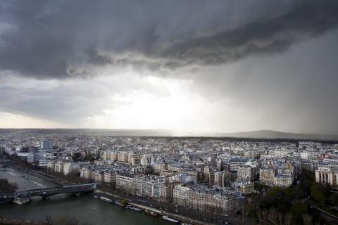 Les prix immobiliers en léger recul à Paris