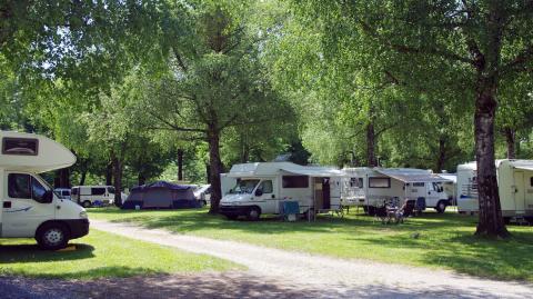 Plus d'emprunts : location de tente & matériel de camping