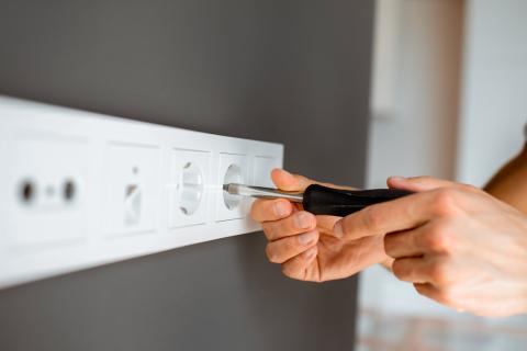 <em>Modifier Article</em> Comment réaliser vos travaux de rénovation électrique en toute sécurité ?