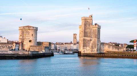 La Rochelle offre une allure exceptionnel, notamment grâce à ses tours emblématiques. © Mathilde Receveur - Getty images