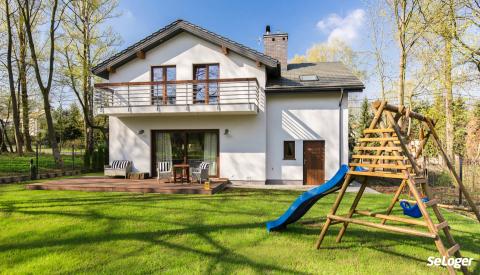 Un maison individuelle avec jardin