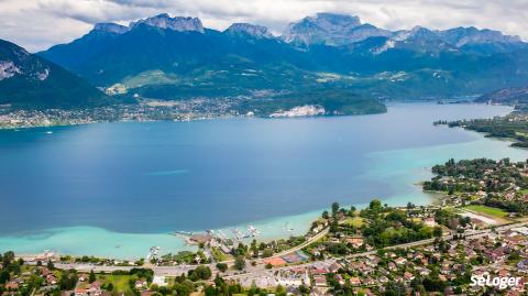 vue-aerienne-lac-annecy-seloger