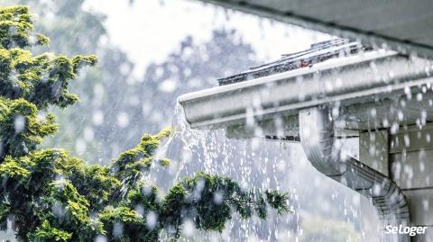 pluies torrentielles qui font déborder les gouttières