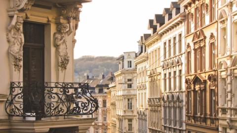 Façades sculptées d'immeubles