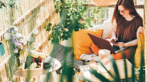 Voici nos astuces pour rendre son balcon à la fois esthétique et fonctionnel. © Mariia Korneeva