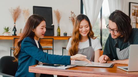 L'assurance emprunteur vous permet d'être couvert dans le remboursement de votre prêt en cas d'accident de la vie. © tirachard