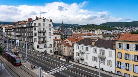 Le marché immobilier de Clermont-Ferrand est actif mais se stabilise. © Evelina Shu - Shutterstock