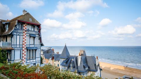 La majorité du parc de Trouville est constituée de résidences secondaires. © RossHelen – Getty Images