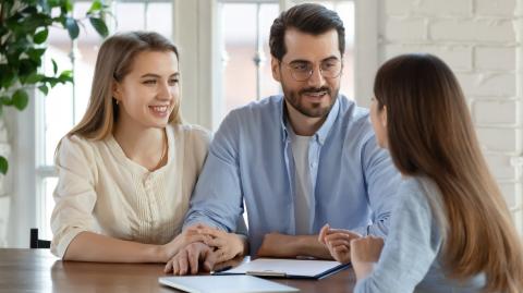 La délégation d'assurance vous permet de réaliser des économies importantes et peut être exercée à tout moment. © fizkes - Shutterstock