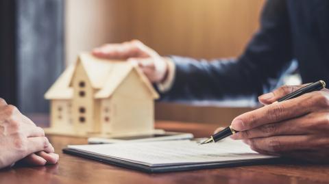 Il existe différentes façons de faire baisser le coût de l'assurance emprunteur, et donc du crédit immobilier. © Freedomz - Shutterstock