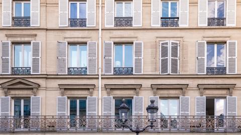 Dans les zones tendues, la durée du préavis est réduite à un mois. 