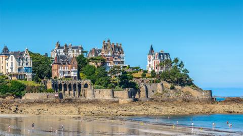 Une ville en bord de mer