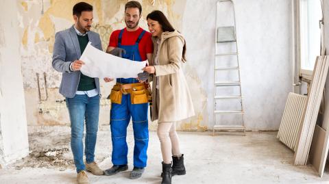 Il est possible d'inclure le coût des travaux dans votre prêt immobilier ou d'opter pour un prêt travaux. © didesign - Adobe Stock