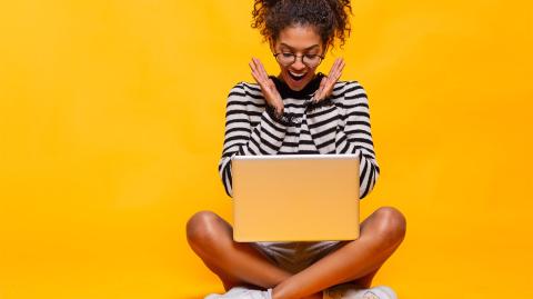 Une jeune femme choquée