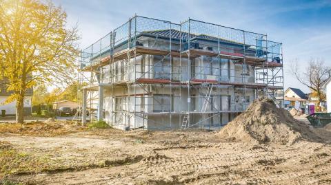 La construction d'une maison est obligatoirement associée à des garanties obligatoires. © DanBu.Berlin - Adobe Stock