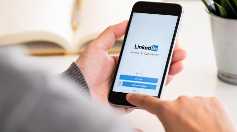 Les compétences affichées sur Linkedin sont prises au sérieux par les juges dans le cadre d'une caution bancaire. © Natee Meepian - Adobe Stock