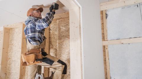 Les ménages modestes et très modestes peuvent souscrire un prêt pour le financement de travaux de rénovation énergétique, qui est remboursable à la vente du logement ou au décès de l'emprunteur. © Tomasz Zajda - Adobe Stock