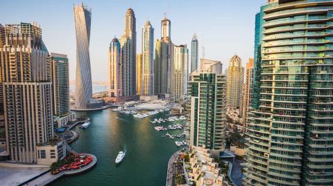 Dubaï est une ville dynamique et attractive qui offre de belles opportunités en termes d'investissement. © Oleg Zhukov - Adobe Stock