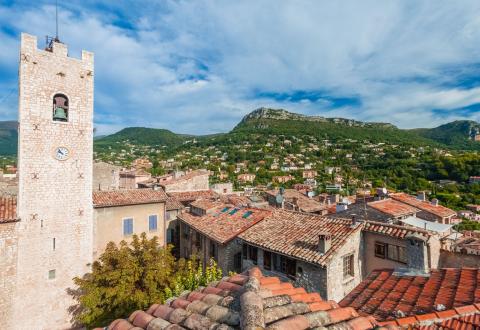 Le stock de biens à vendre augmente à La Gaude et à Vence. © paulprescott72 – Getty Images