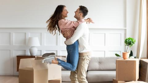 Un couple qui vient d'emménager