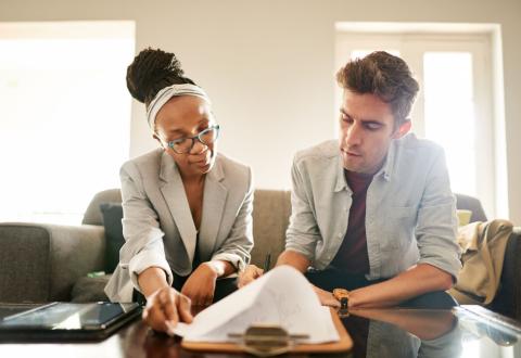 Caution gratuite, Visale protège le propriétaire contre les impayés de loyer. © AJ_Watt – Getty Images