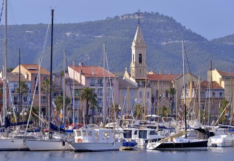 Sanary-sur-Mer et Ollioules : deux marchés très différents. © Musat – Getty Images